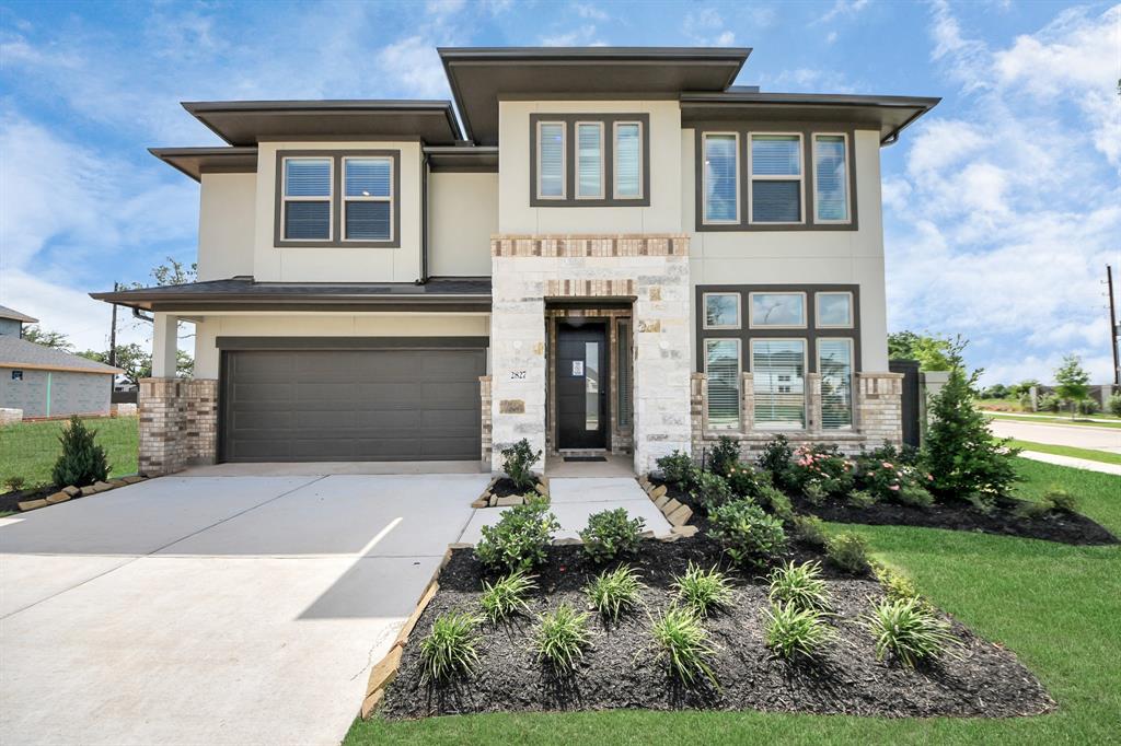 2827 Red Rosehip Dr